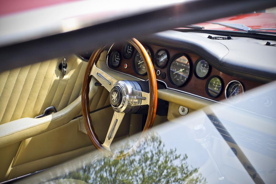 Интерьер Iso Grifo Can Am 1971 года  (фото 5 из 9)